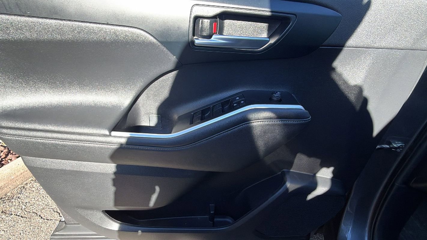 Used 2023 Toyota Highlander XLE image 19