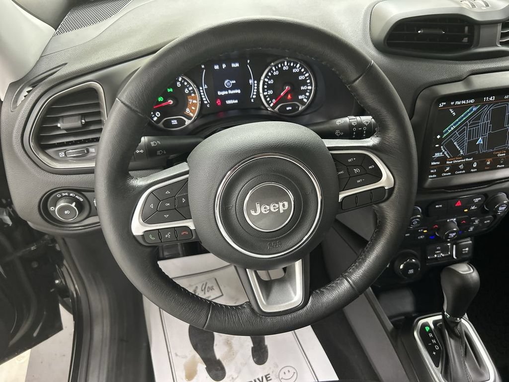 Used 2023 Jeep Renegade Latitude w/ Premium Group AWD/4WD image 4