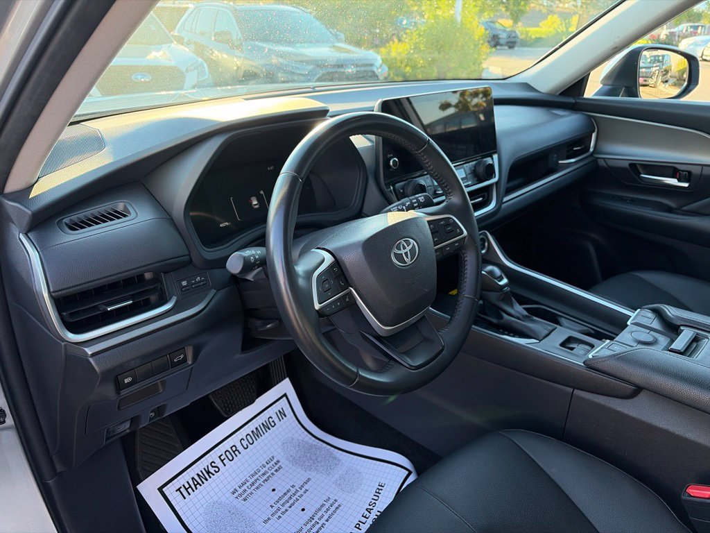 Used 2025 Toyota Grand Highlander AWD image 28