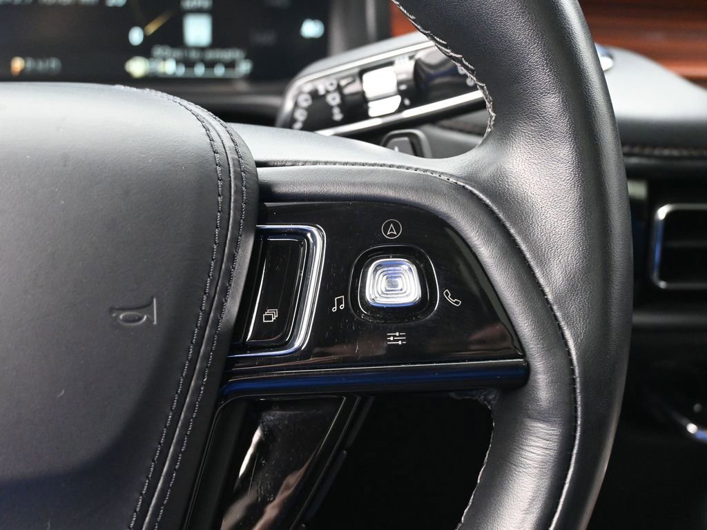 Used 2023 Lincoln Aviator Reserve w/ Equipment Group 201A image 14