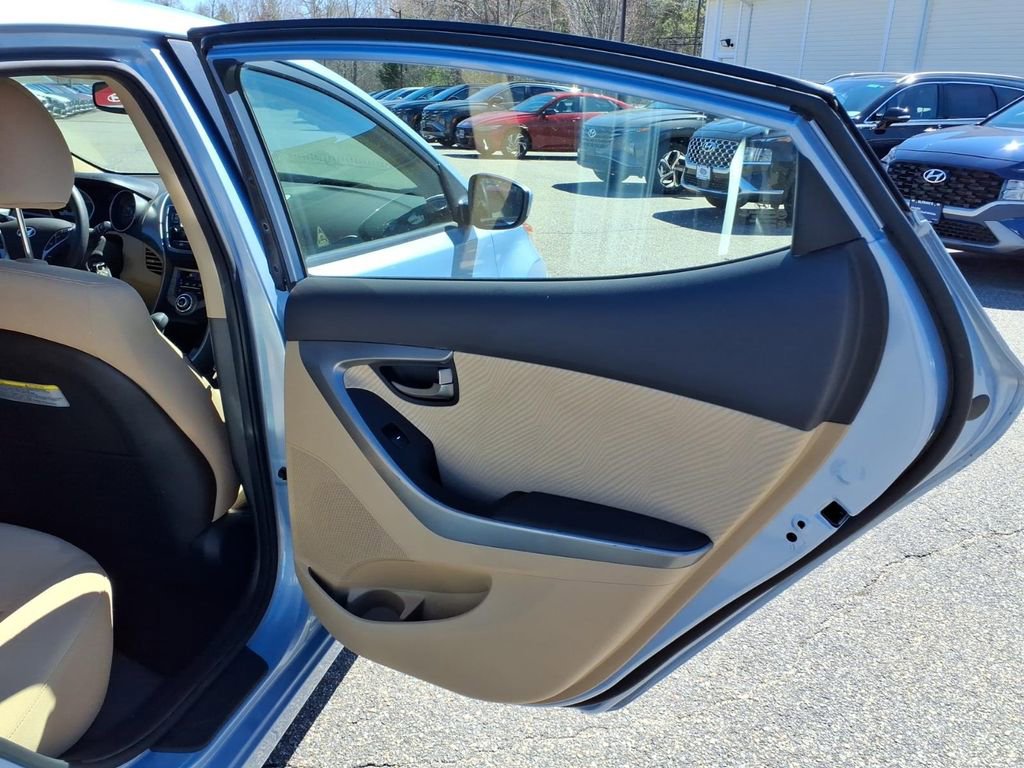 Used 2013 Hyundai Elantra GLS w/ Preferred Pkg image 11