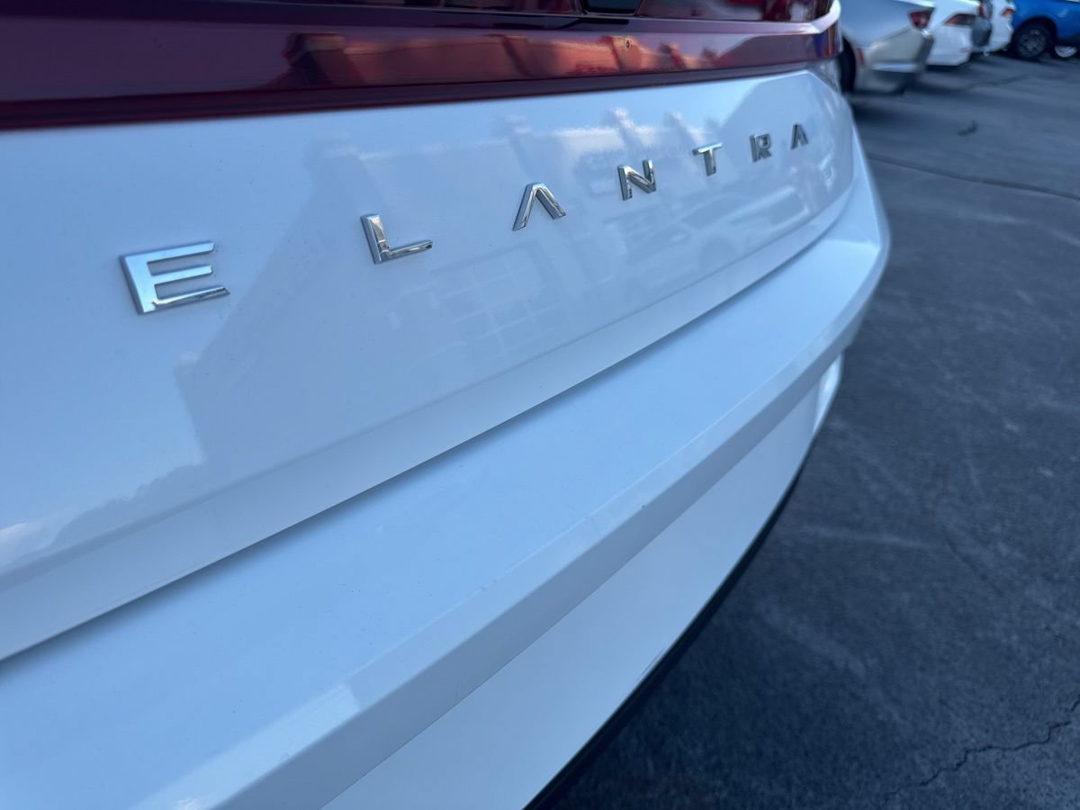 Used 2023 Hyundai Elantra SE FWD image 10