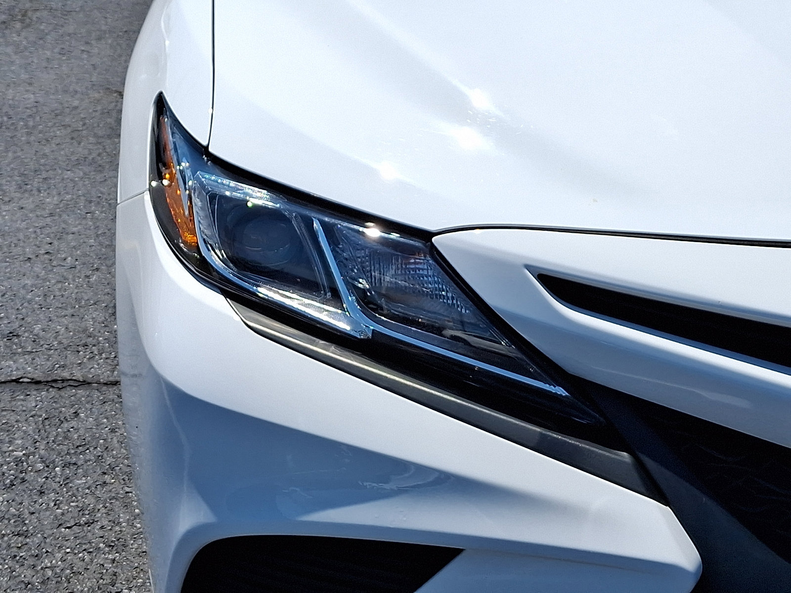 Used 2020 Toyota Camry SE FWD image 9