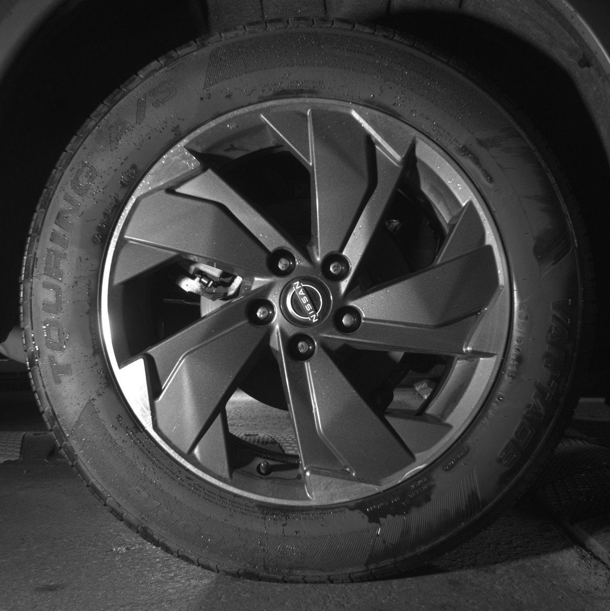 Used 2025 Nissan Rogue SV image 15