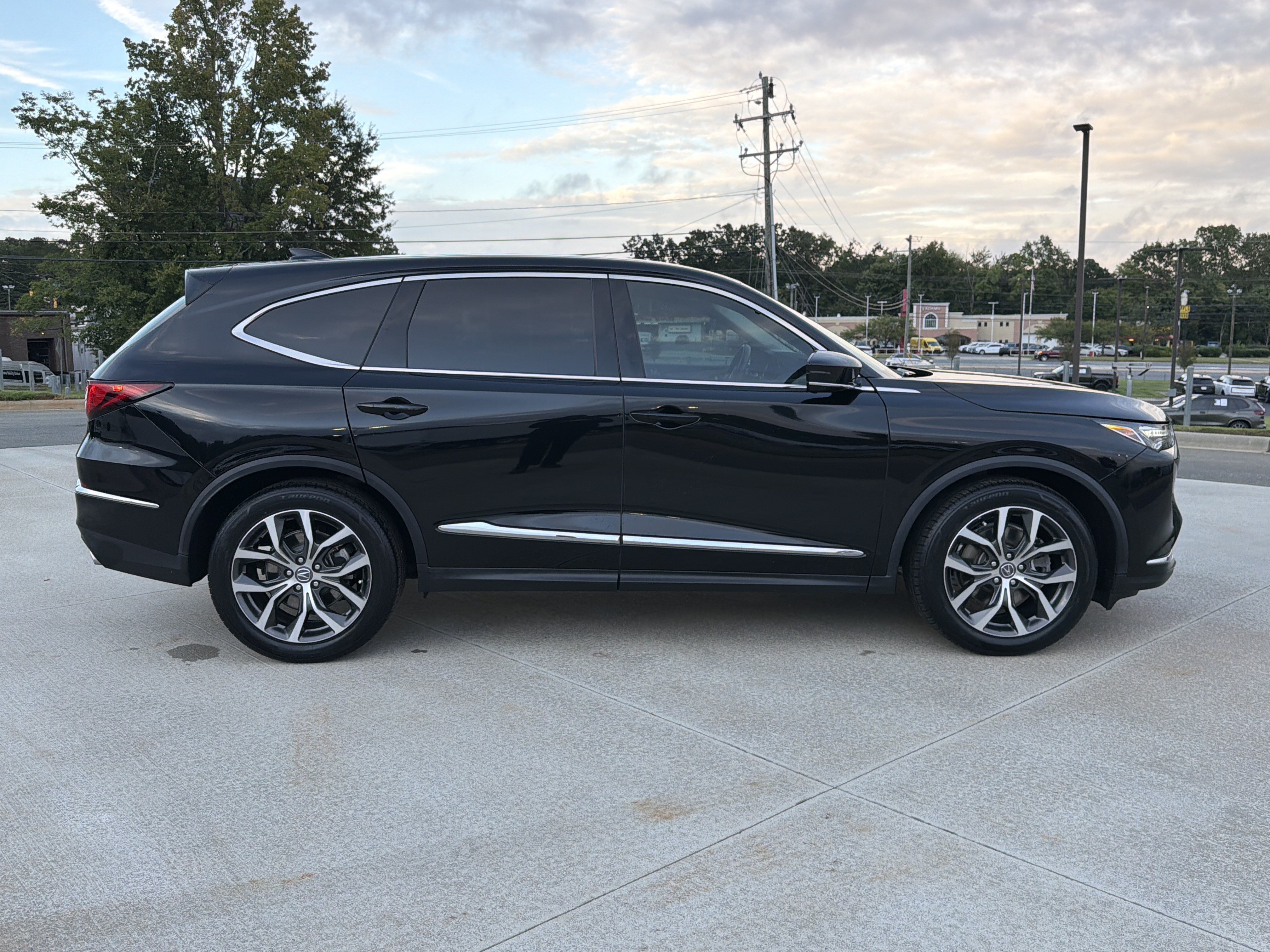 Certified 2024 Acura MDX w/ Technology Package FWD image 32