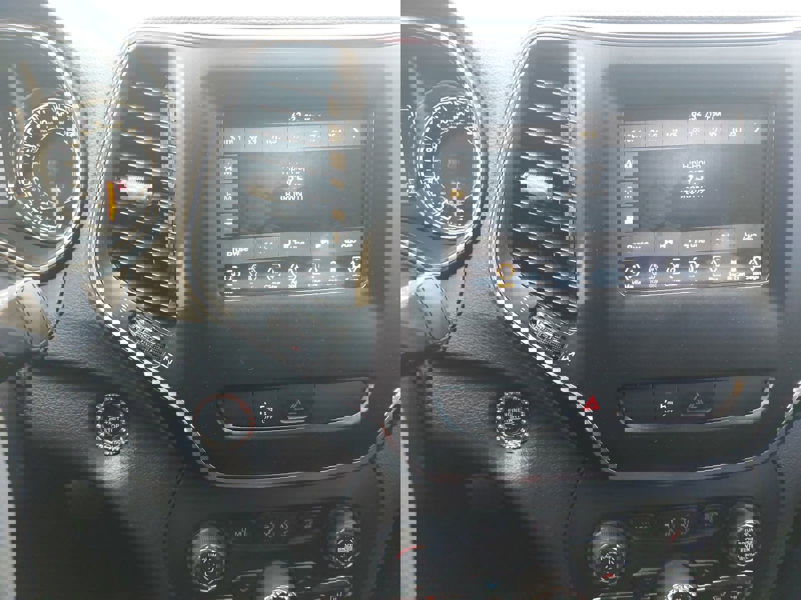 Used 2020 Jeep Cherokee Latitude Plus image 20