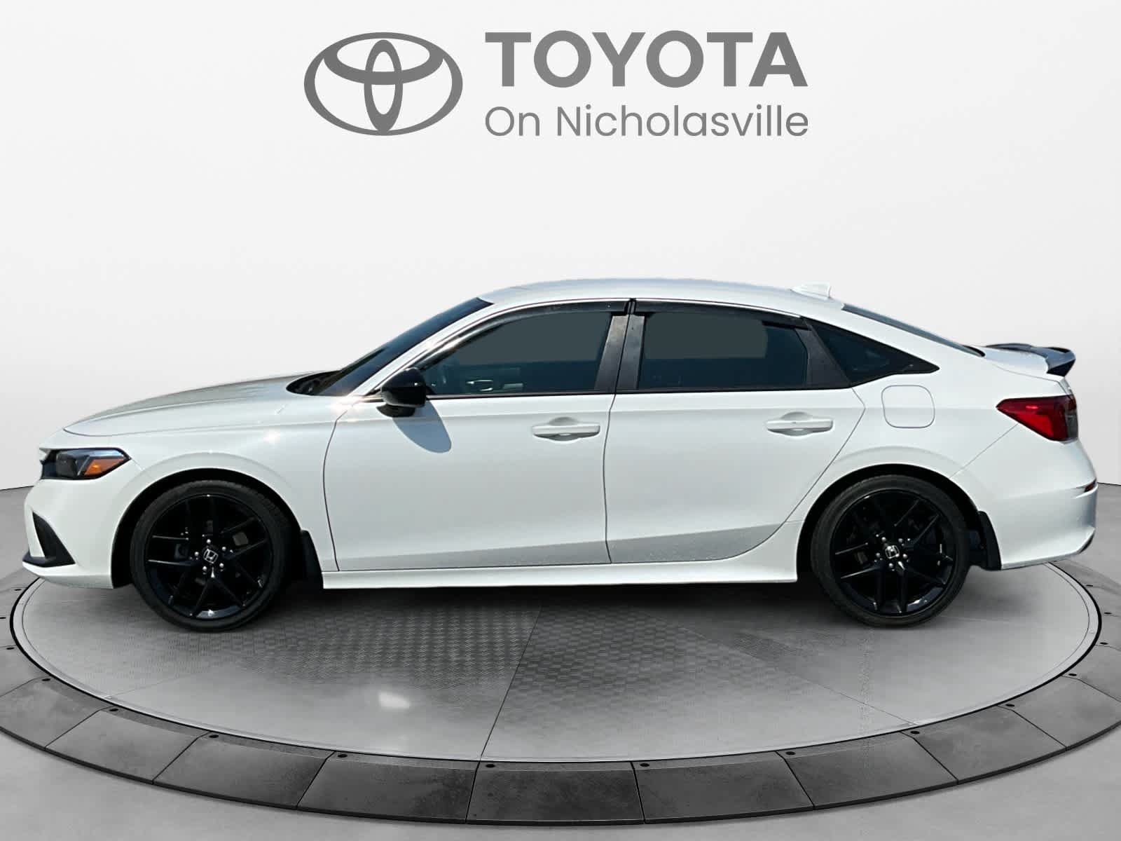 Used 2022 Honda Civic Sport image 2