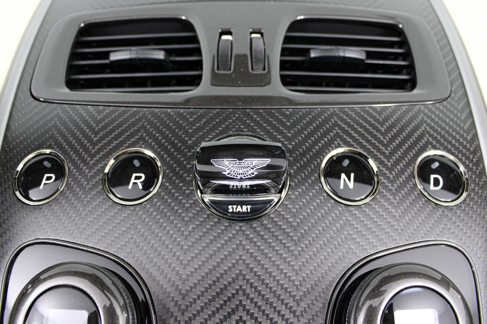 Used 2014 Aston Martin Vanquish Volante RWD image 40