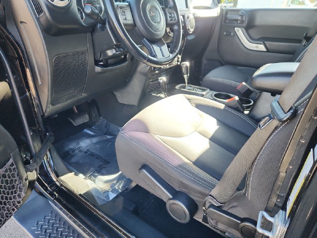 Used 2017 Jeep Wrangler Unlimited Sahara w/ Dual Top Group AWD/4WD image 20