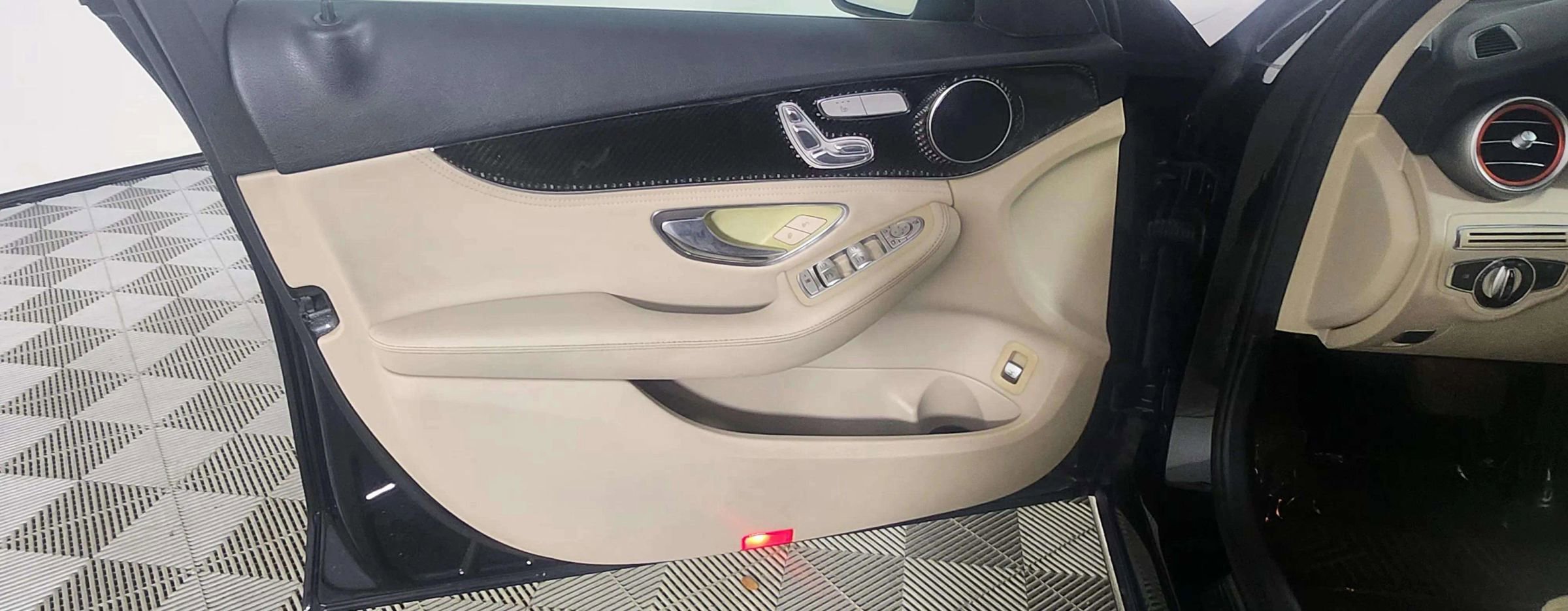 Used 2015 Mercedes-Benz C 300 Sedan image 9