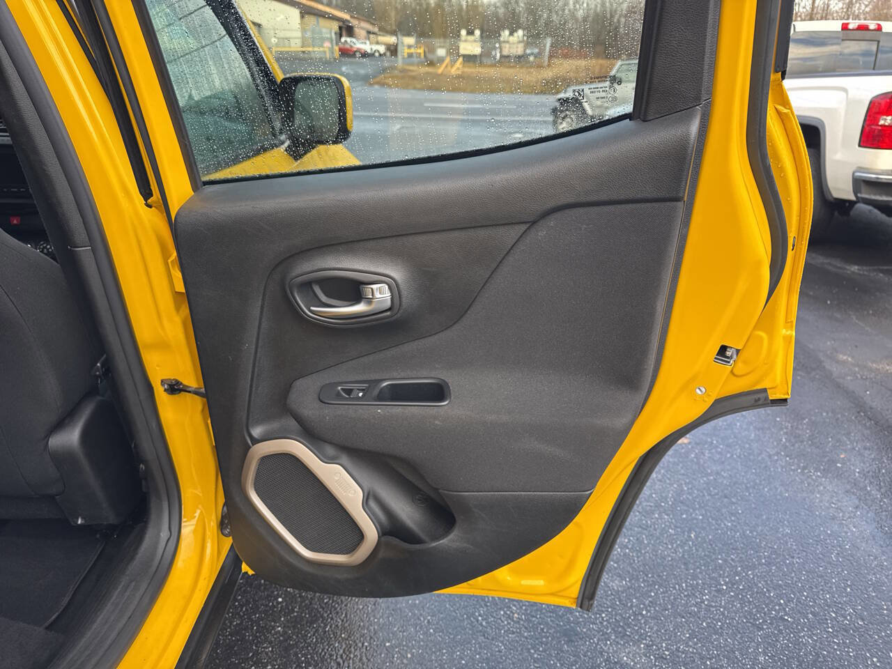 Used 2017 Jeep Renegade Latitude image 21