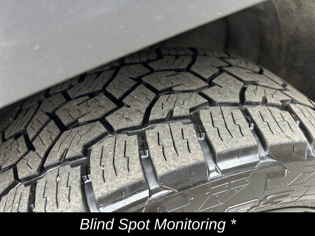 Used 2023 Jeep Grand Cherokee L Limited w/ Black Appearance Package image 12