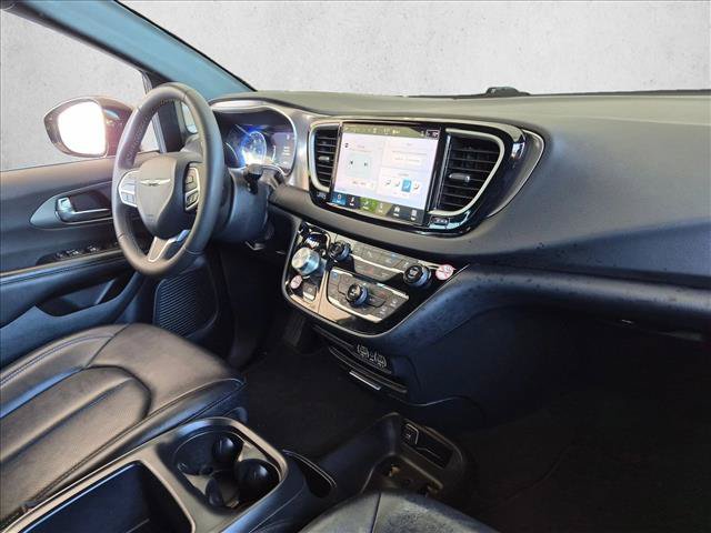 Used 2025 Chrysler Pacifica Select FWD image 19
