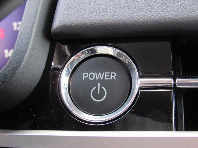 New 2025 Mitsubishi Outlander ES image 15