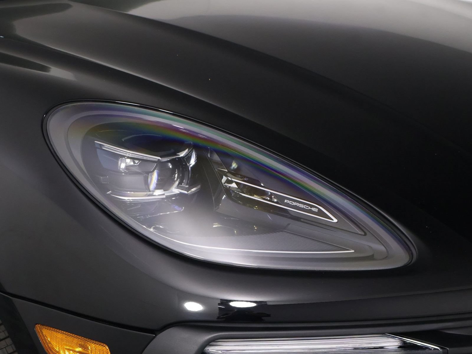 Certified 2024 Porsche Macan S AWD/4WD image 28