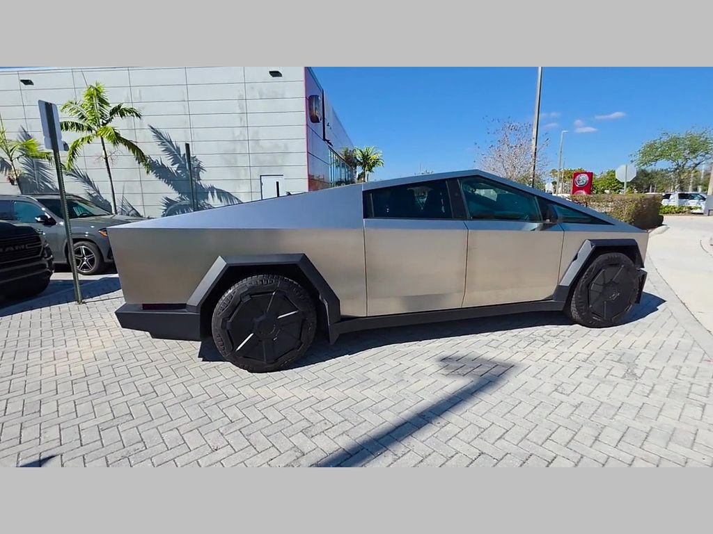 Used 2024 Tesla Cybertruck AWD Crew Cab image 35