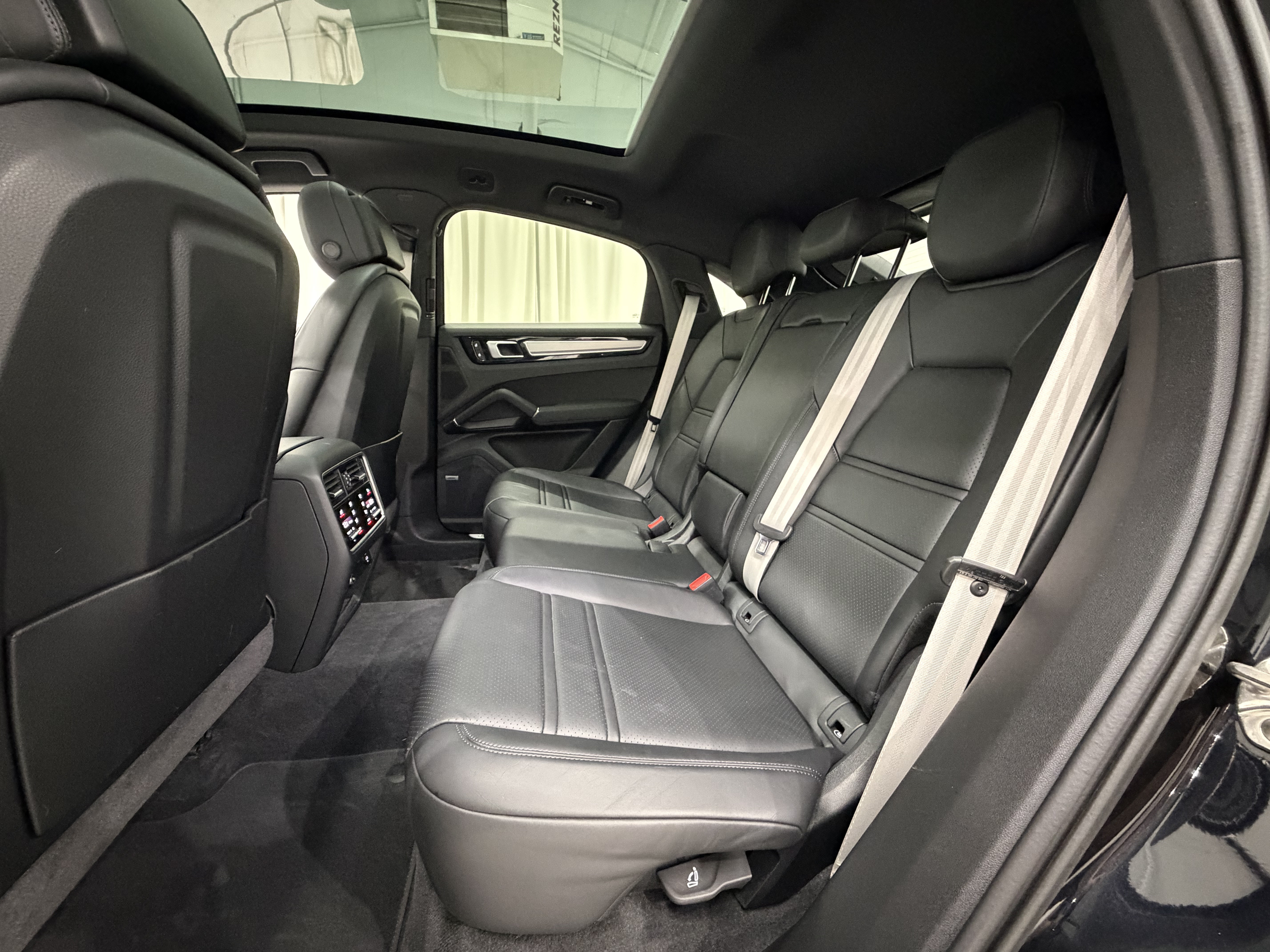 Certified 2022 Porsche Cayenne Platinum Edition AWD/4WD image 20