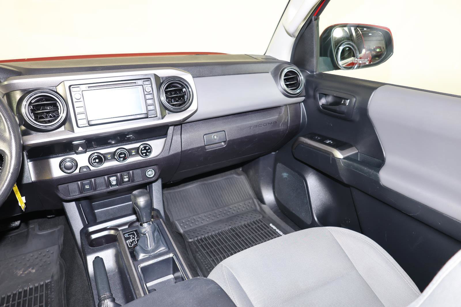 Used 2018 Toyota Tacoma SR5 AWD/4WD image 11