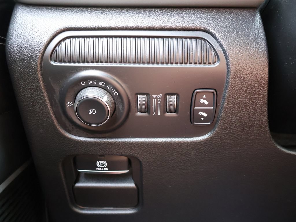Used 2023 Jeep Wagoneer 4WD image 31