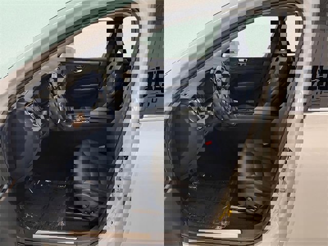 Used 2021 Volvo XC60 T5 Momentum w/ Premium Package image 19