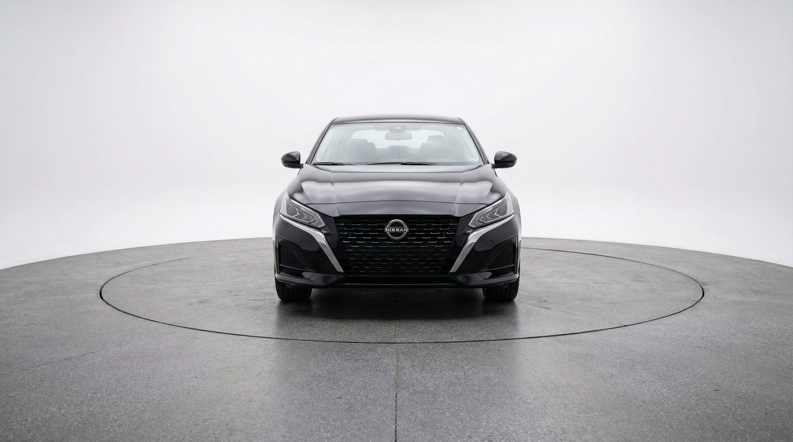 Used 2025 Nissan Altima 2.5 SV image 2