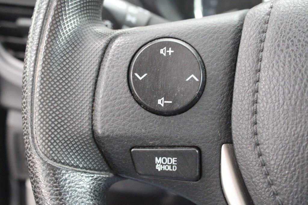 Used 2015 Toyota Corolla L FWD image 31