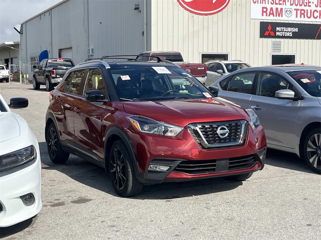 Used 2020 Nissan Kicks SR w/ SR Premium Package image 3