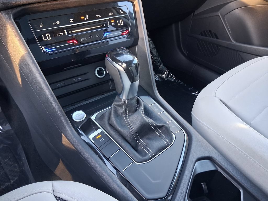 New 2026 Volkswagen Taos SE FWD image 8