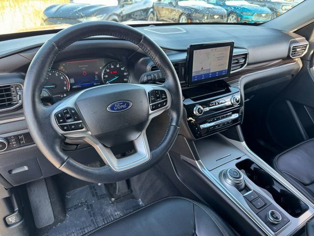 Certified 2023 Ford Explorer Limited w/ Equipment Group 301A image 3