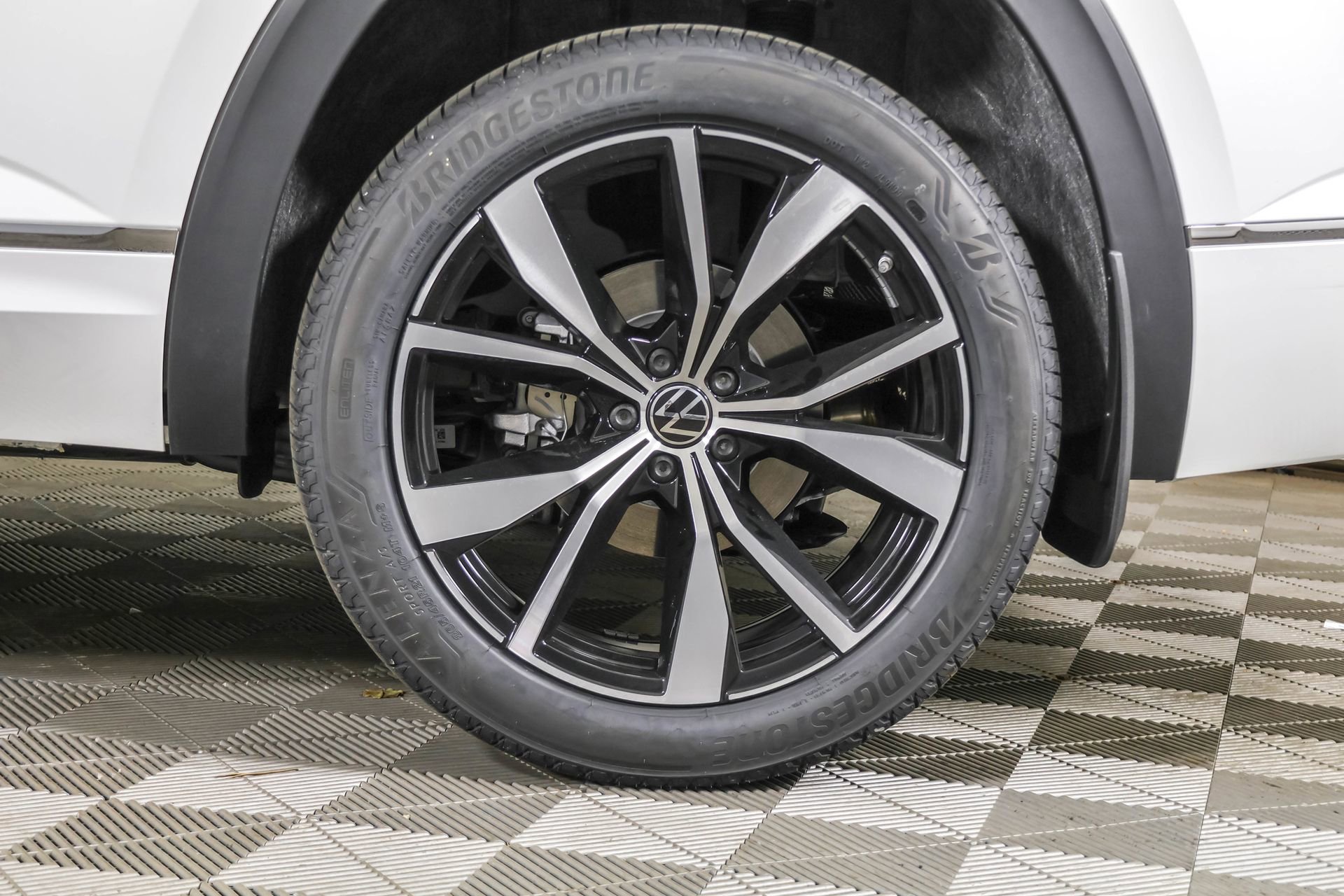 New 2026 Volkswagen Atlas SEL Premium R-Line image 18