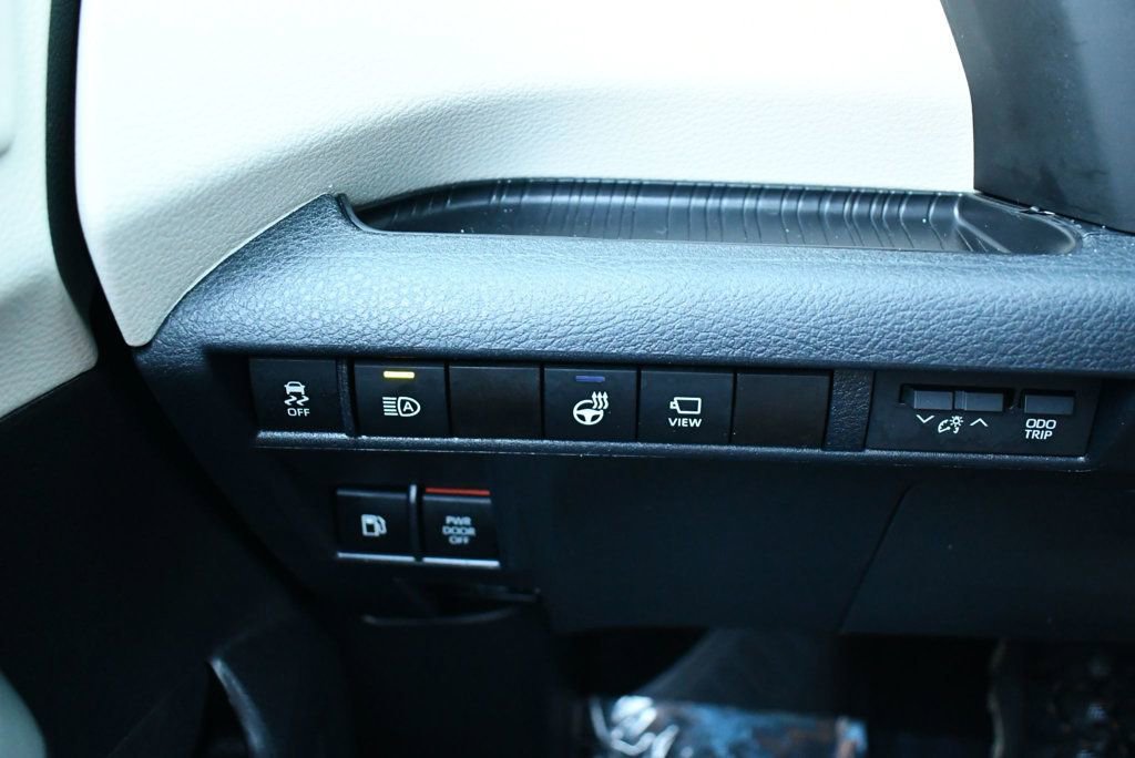 Used 2024 Toyota Sienna Platinum image 61