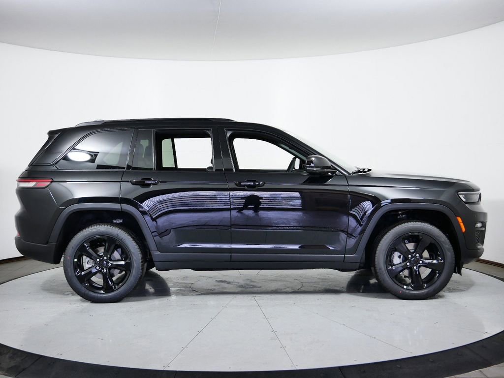 Certified 2024 Jeep Grand Cherokee Limited w/ Black Appearance Package image 9
