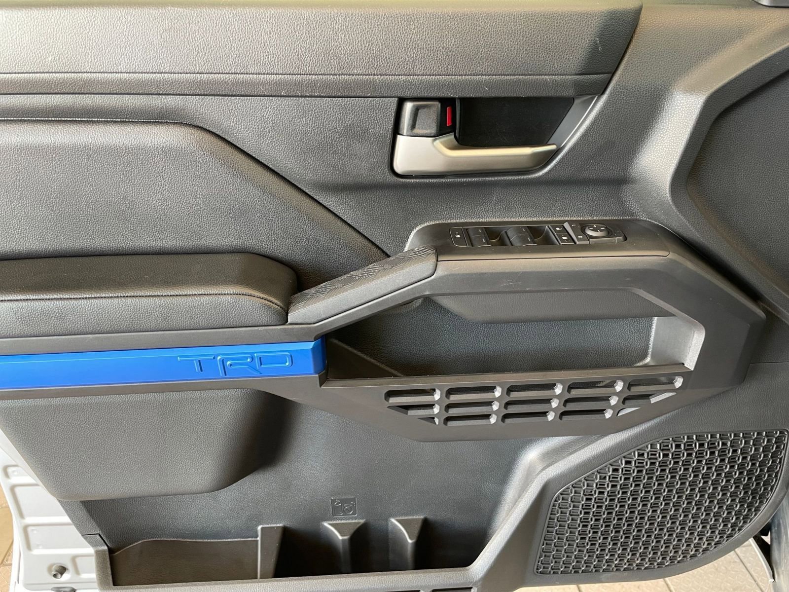 Used 2025 Toyota Tacoma TRD Off-Road image 18