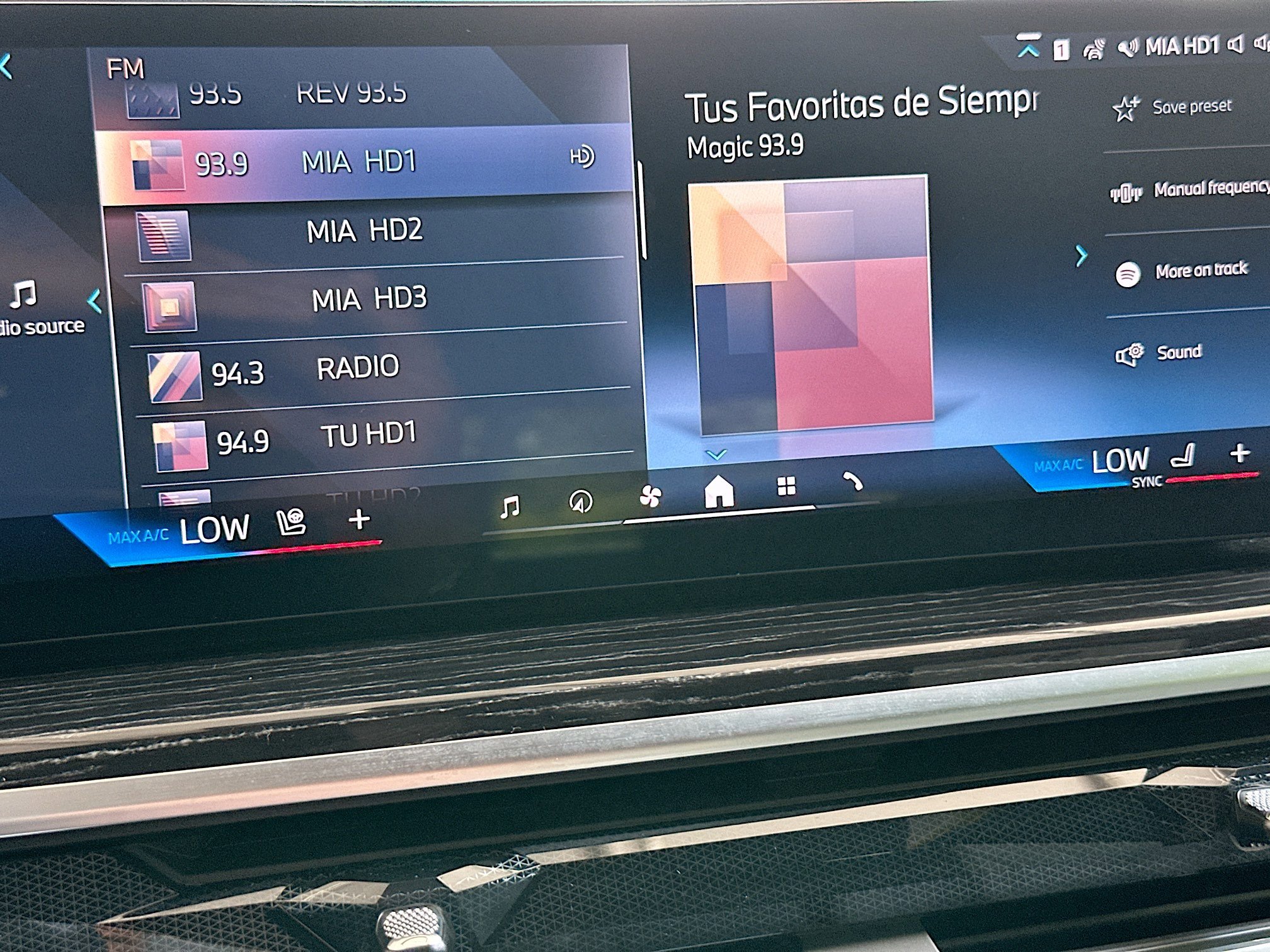 Used 2025 BMW X7 xDrive40i w/ M Sport Package AWD/4WD image 15