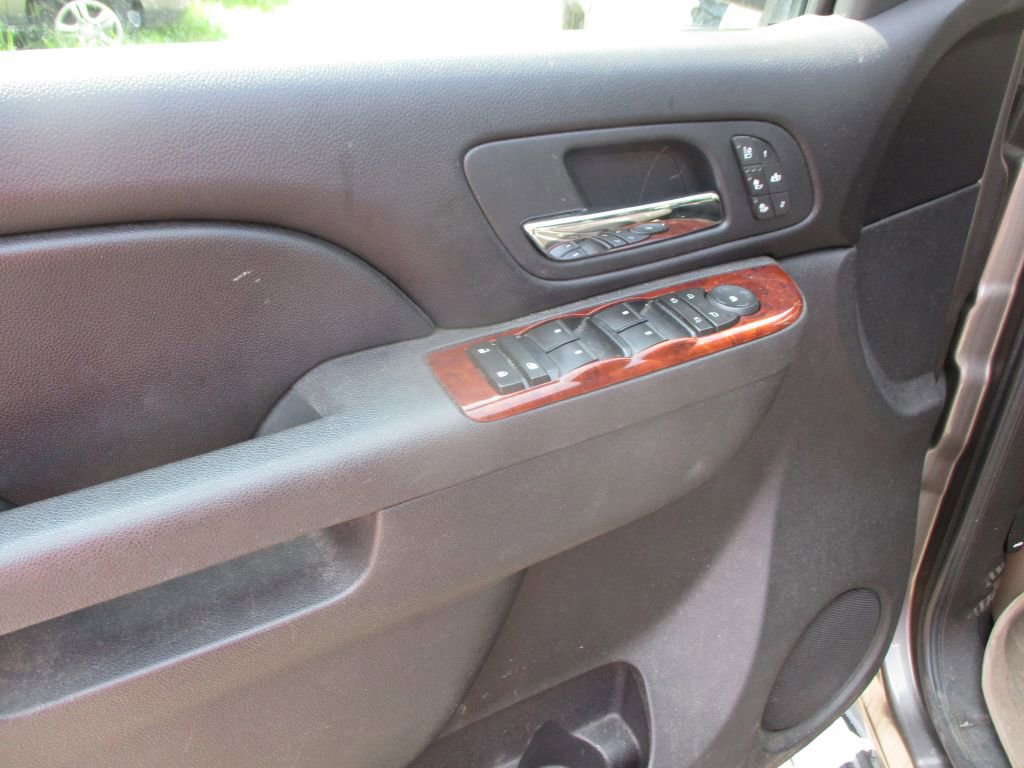 Used 2011 Chevrolet Tahoe LTZ image 10