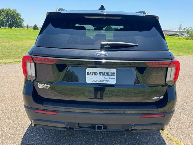 Used 2025 Ford Explorer ST-Line w/ ST-Line Street Pack AWD/4WD image 5