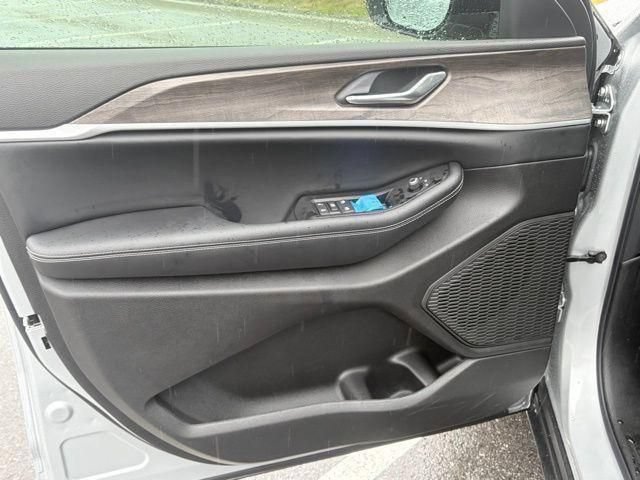 New 2026 Jeep Grand Cherokee Altitude AWD/4WD image 12