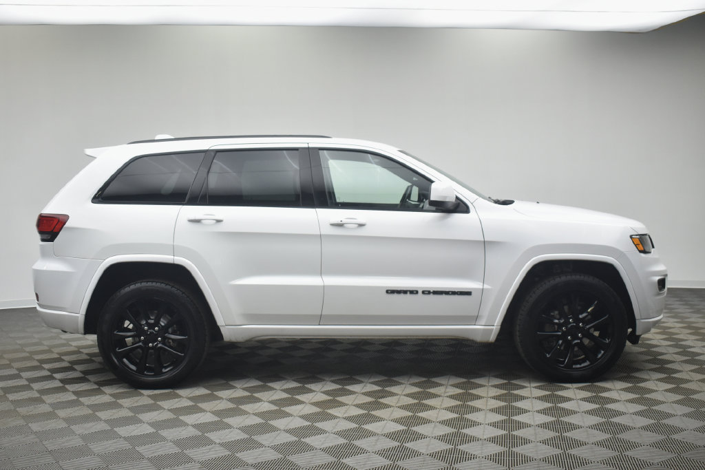 Used 2020 Jeep Grand Cherokee Altitude AWD/4WD image 9