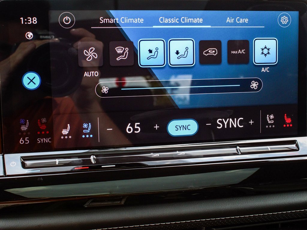 Used 2025 Volkswagen Atlas Cross Sport SEL Premium R-Line image 23