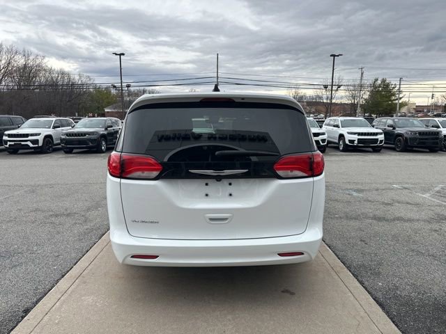 Certified 2023 Chrysler Voyager LX image 6