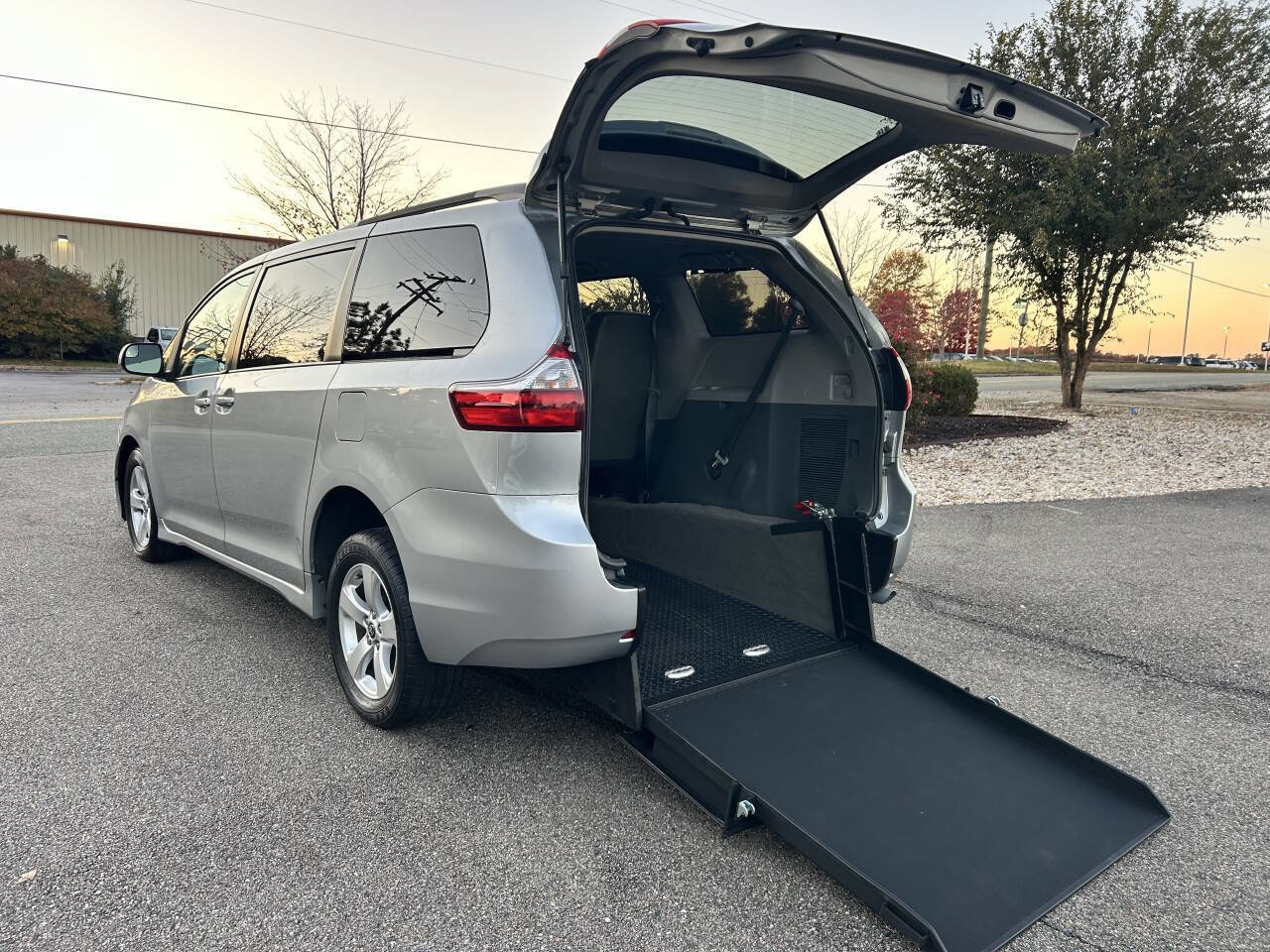 Used 2020 Toyota Sienna LE
