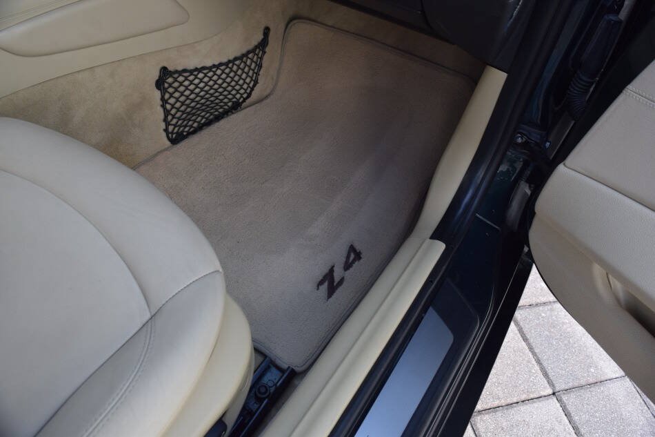 Used 2008 BMW Z4 3.0si RWD image 53