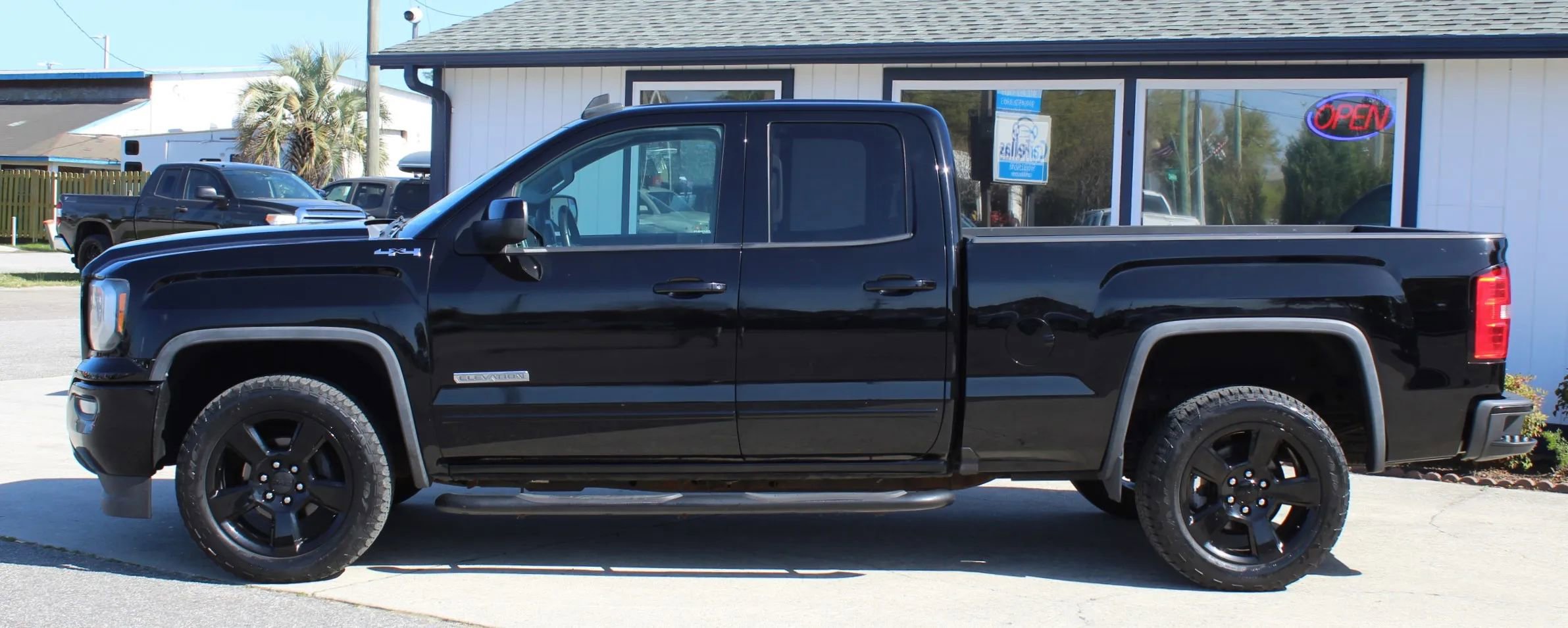 Used 2017 GMC Sierra 1500 SLE w/ SLE Value Package image 2