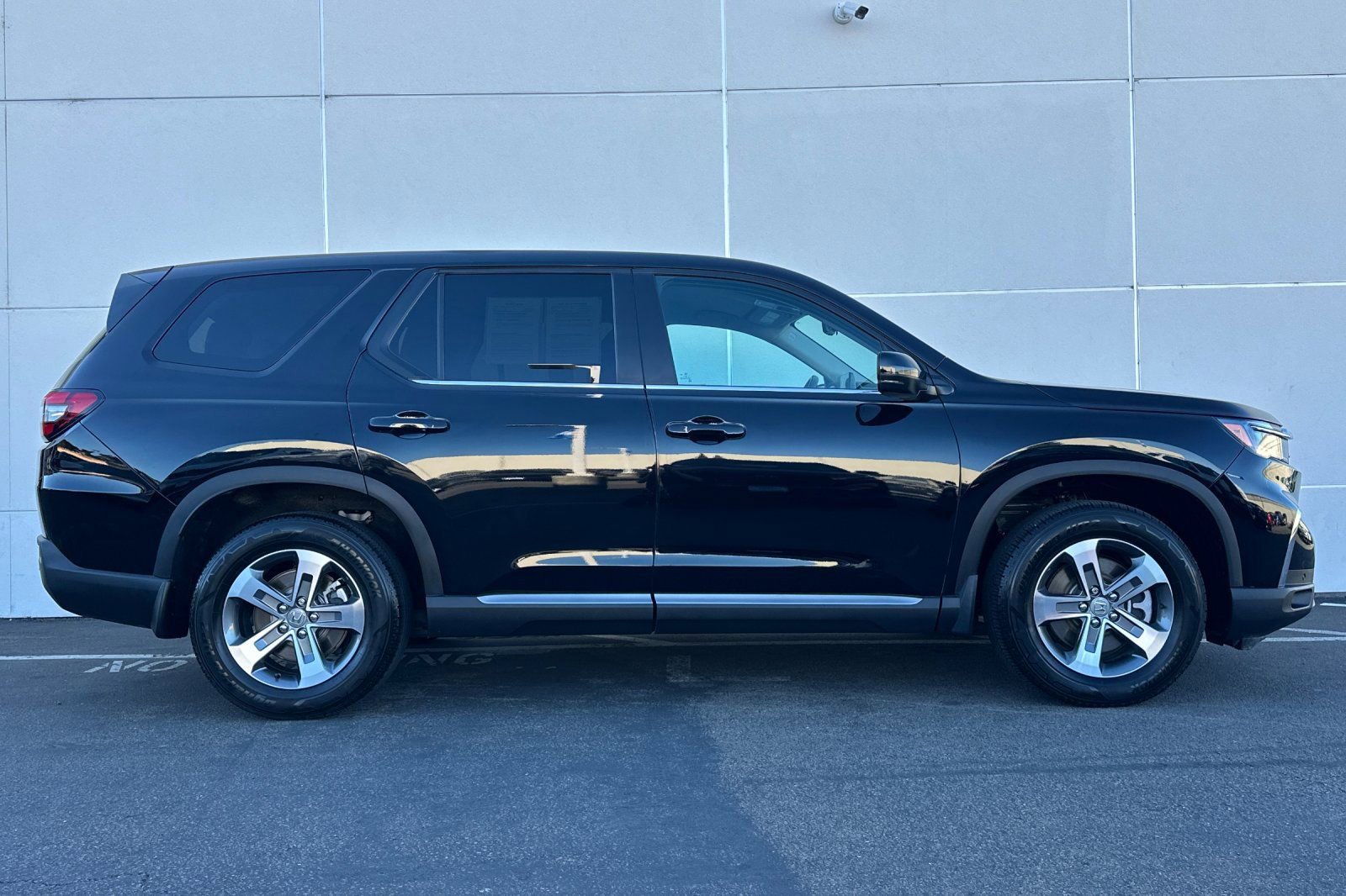 Used 2025 Honda Pilot EX-L image 2