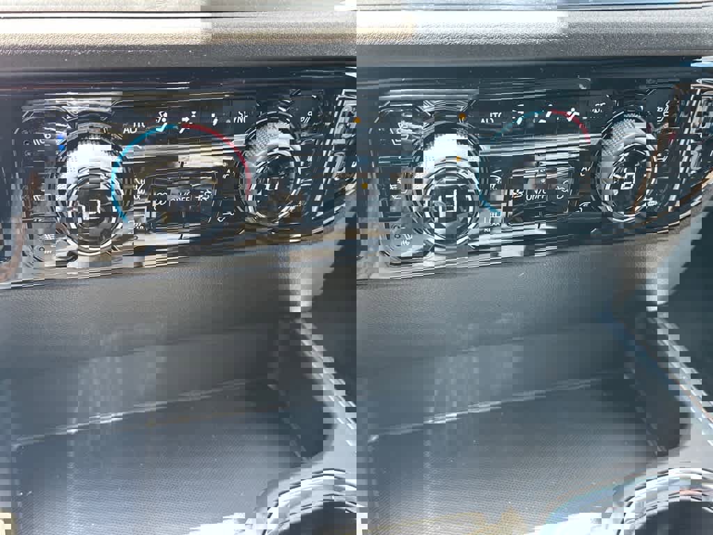 Used 2025 Chevrolet Silverado 1500 High Country w/ Midnight Edition image 27