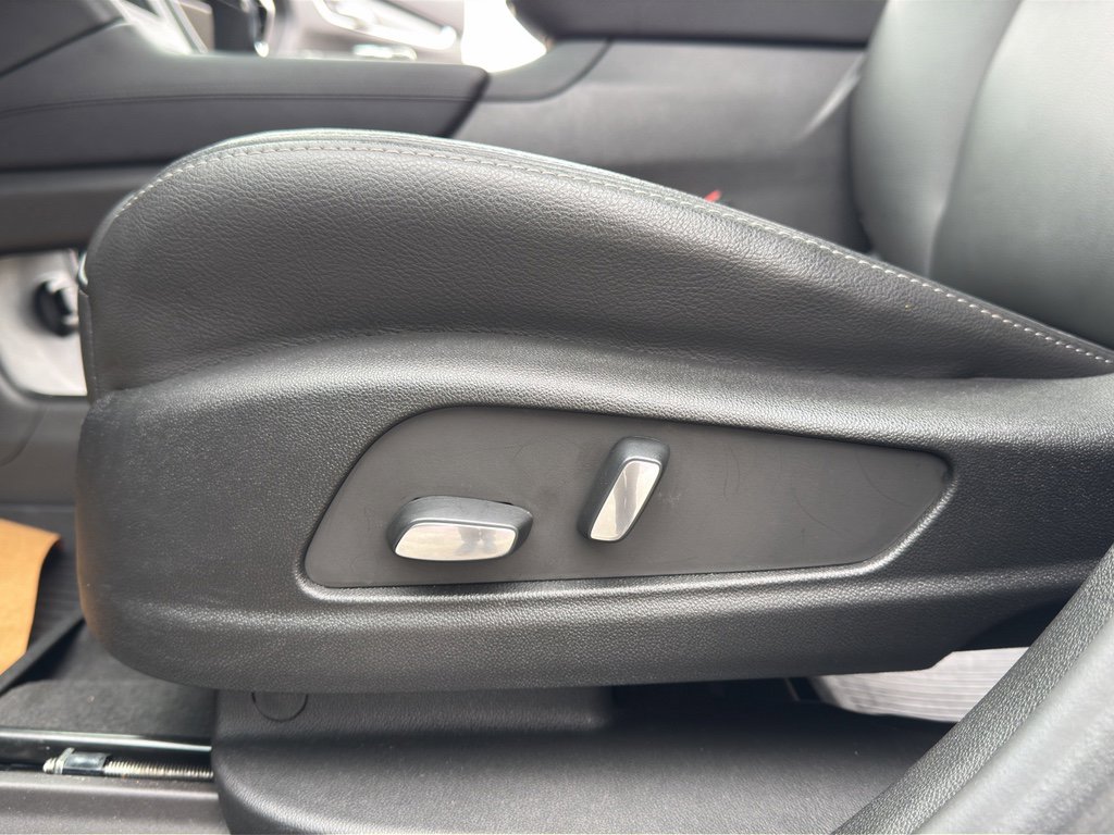 Used 2024 Cadillac XT6 Luxury w/ LPO, Floor Liner Package AWD/4WD image 16