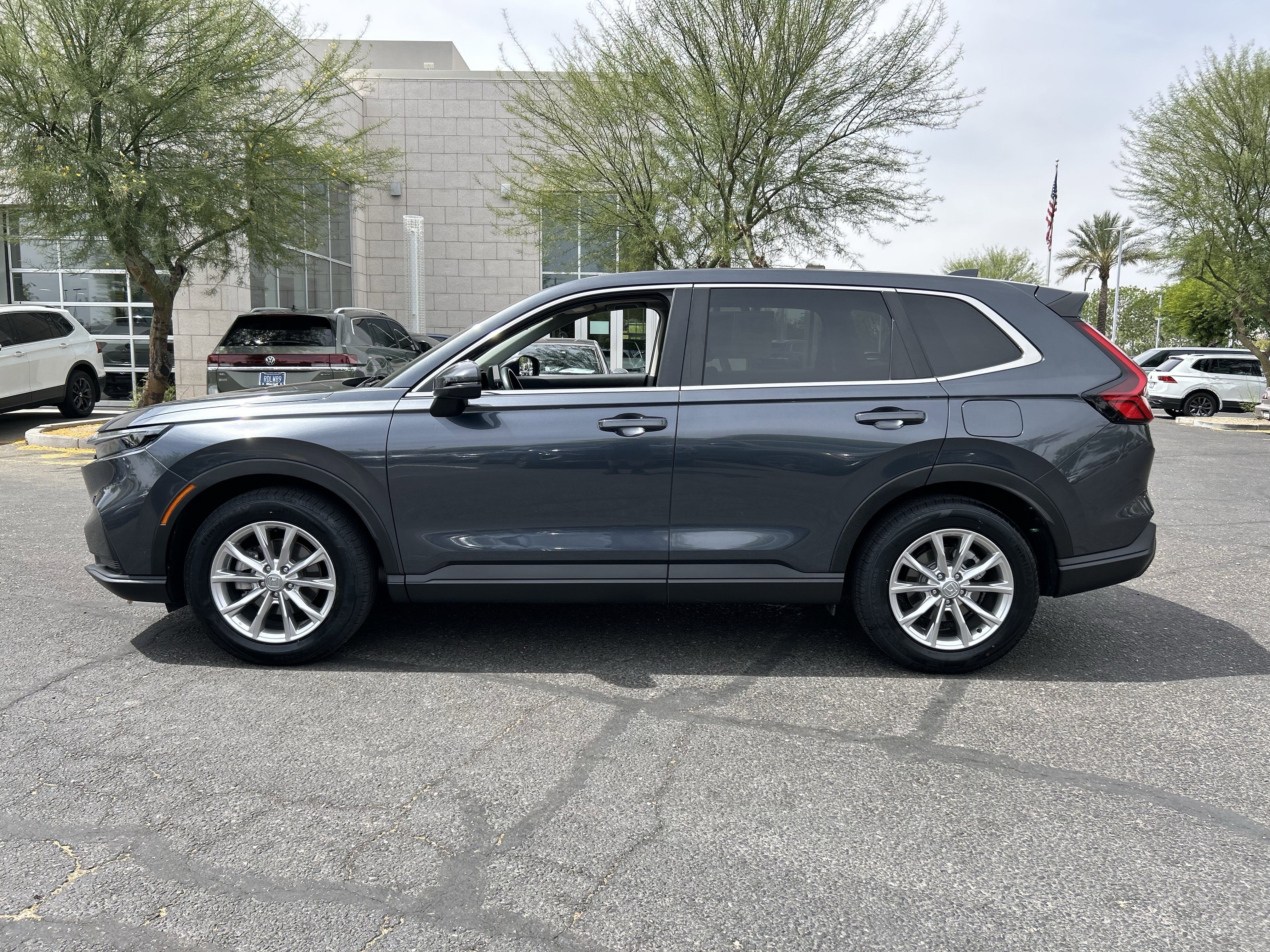 Used 2023 Honda CR-V EX image 2