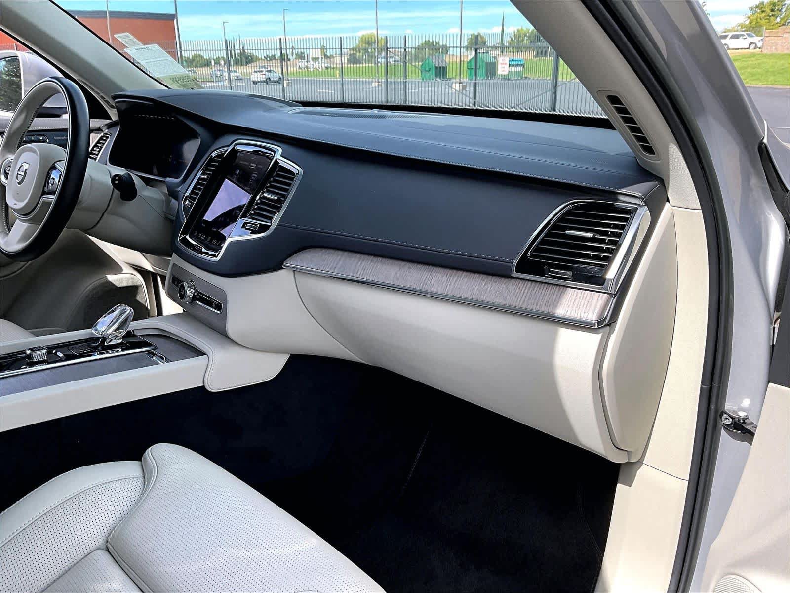 Used 2023 Volvo XC90 T8 Ultimate AWD/4WD image 19