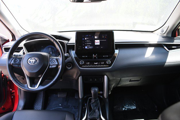 Used 2023 Toyota Corolla Cross XLE w/ Convenience Package AWD/4WD image 18