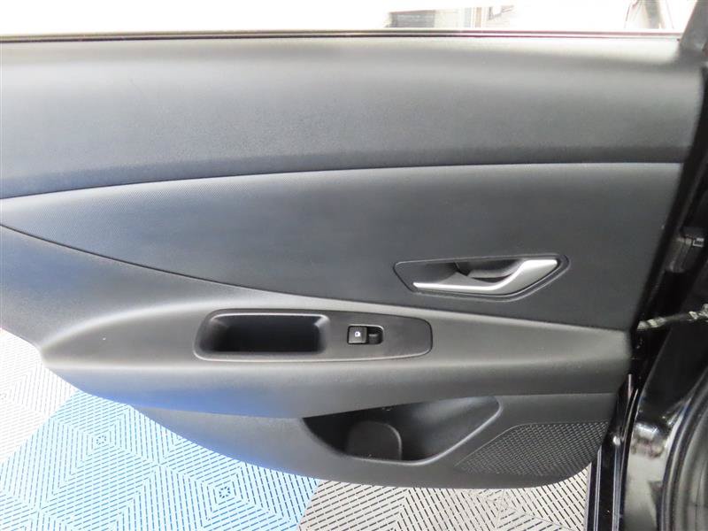 Used 2024 Hyundai Elantra SE FWD image 25